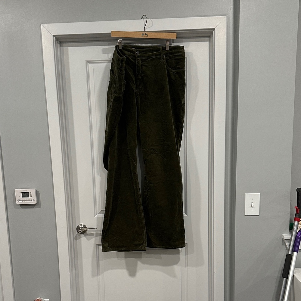 Kut from the Kloth "Karen" baby bootcut Olive corduroy jeans